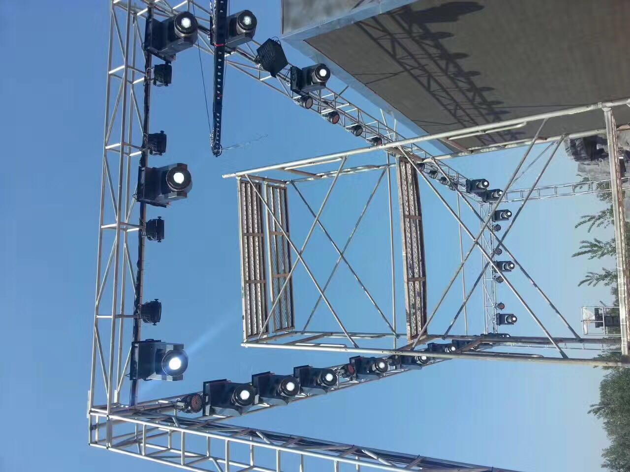 戶外怎么應(yīng)用舞臺燈光？效果圖