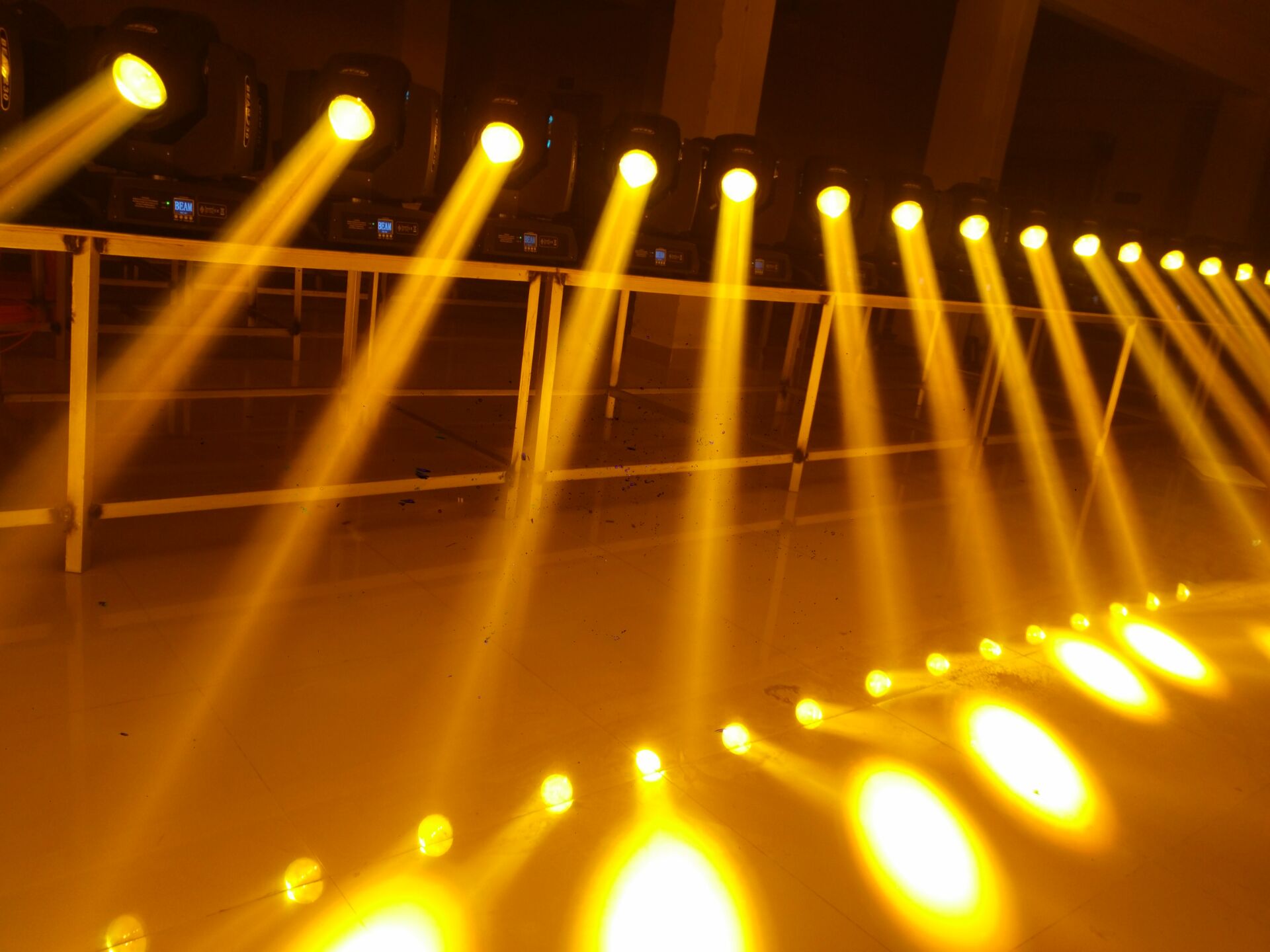 光束燈如何選購(gòu)才好效果圖